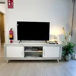 Hébergement de vacances Skol 350. Great 2 Bedroom In Skol Marbellac