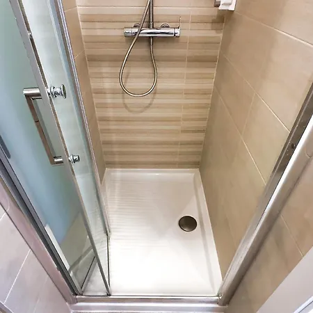 Dom wakacyjny Skol 350. Great 2 Bedroom In Skol Marbella